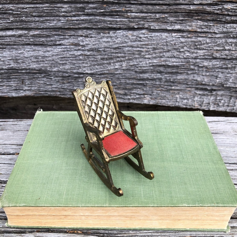 Miniature vintage brass Rocking Chair figurine 1970s 80s throne doll furniture❤️